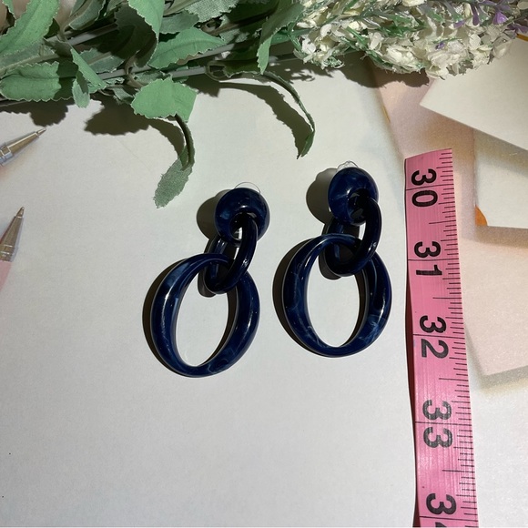 NWT blue dangle earrings - Picture 4 of 5